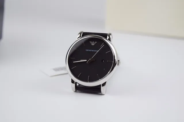 Emporio Armani Montre Minimaliste Cadran Noir Quartz 5
