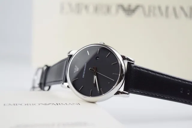 Emporio Armani Montre Minimaliste Cadran Noir Quartz 8