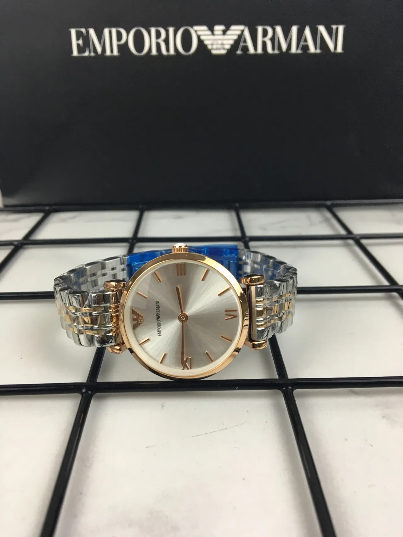 Emporio Armani Relógio Prata Dourado Caso Redondo Disco Sunray Quartzo 7