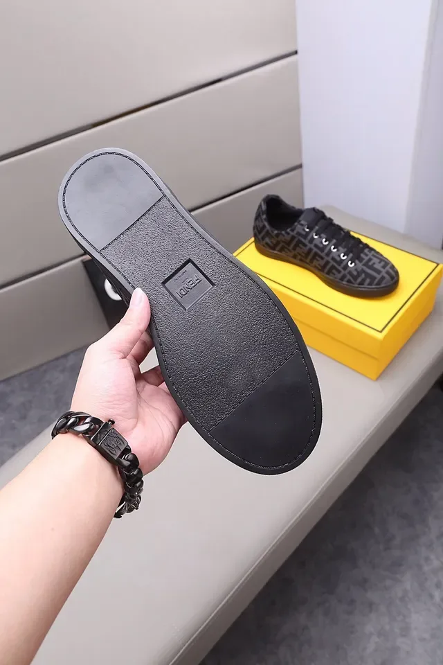 Fendi FF Monogram Sneaker Noir Gris Haut en Textile Monogramé Cupsole Lifestyle Sneakers 2