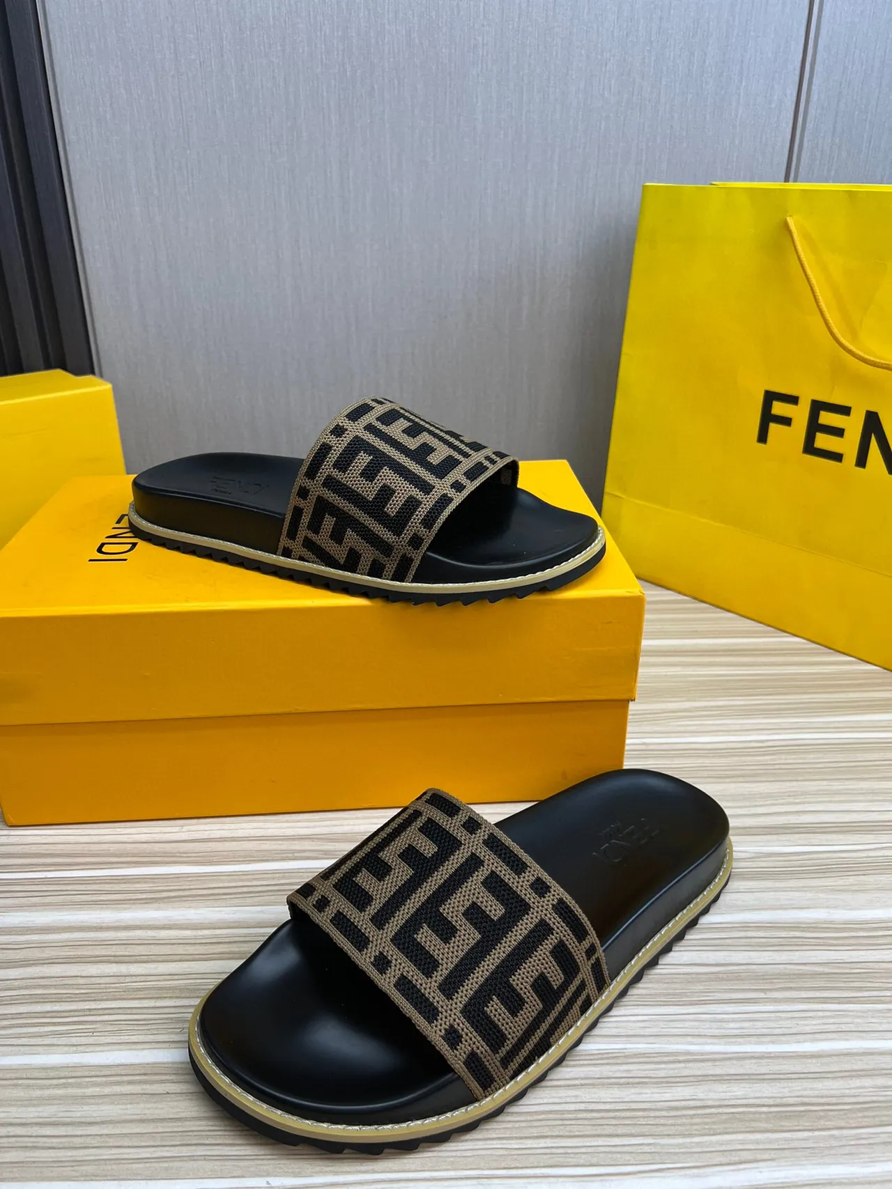 Fendi FF Slide Preto e Bege Zucca Jacquard sandálias 5