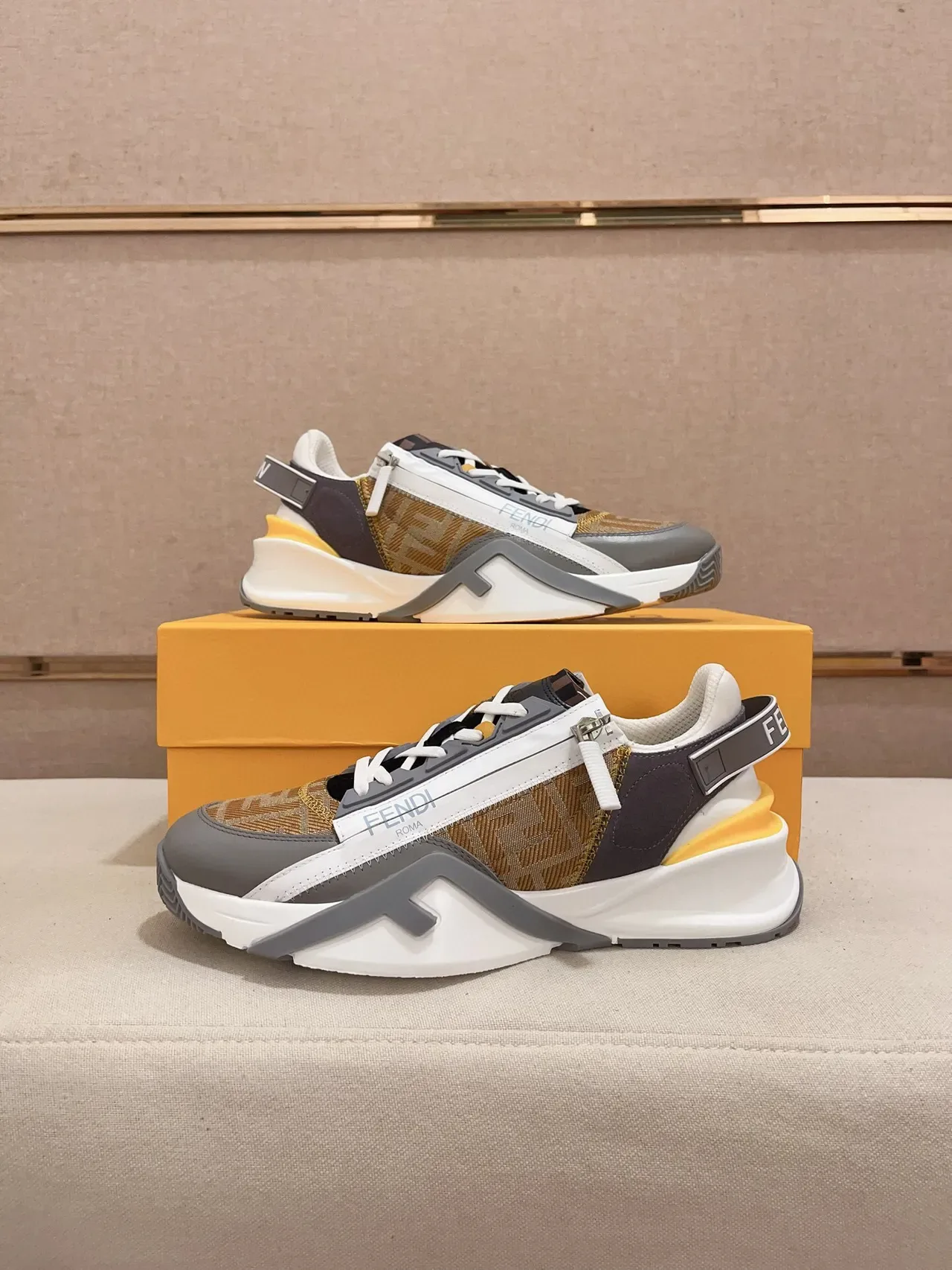 Zapatillas Chunky Fendi First Beige Gray Monogram Lona Superior Suela Esculturada 7