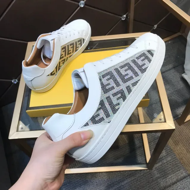 Fendi First Sneakers Lifestyle Blancs et Beiges en Cuir Ornés de Cristaux Panel Latéral Monogramme FF 5