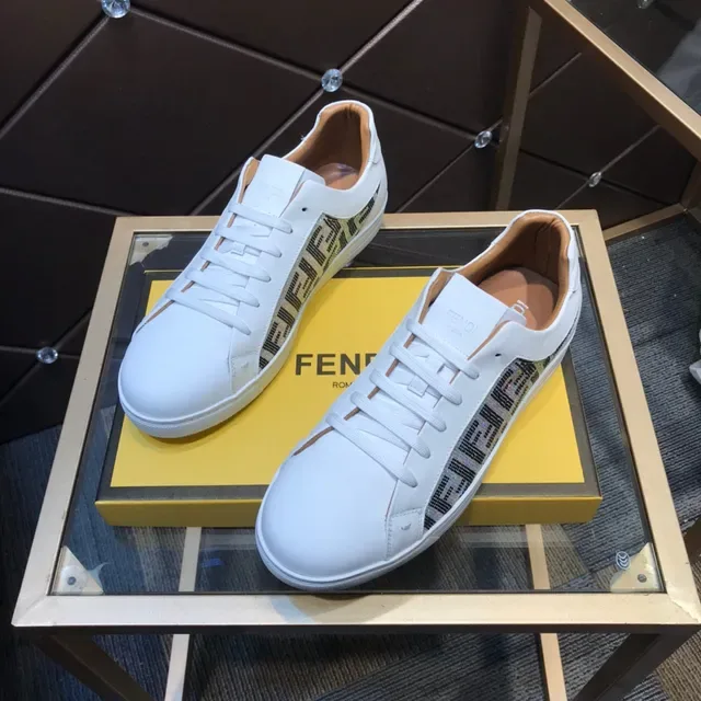 Fendi First Sneakers Lifestyle Blancs et Beiges en Cuir Ornés de Cristaux Panel Latéral Monogramme FF 8