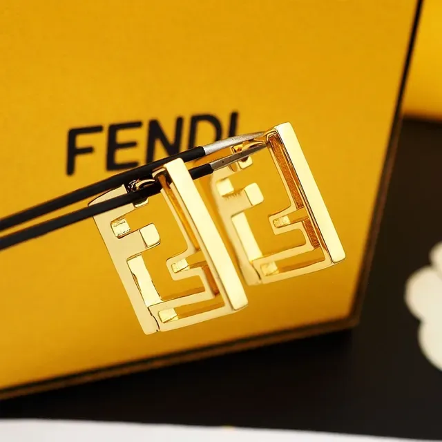 Boucles d'oreilles à créoles Fendi Forever FF Logo en métal doré 4