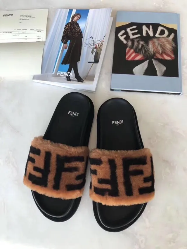 Fendi Fourrure Slide Noir et Marron FF Logo Pantoufles 4