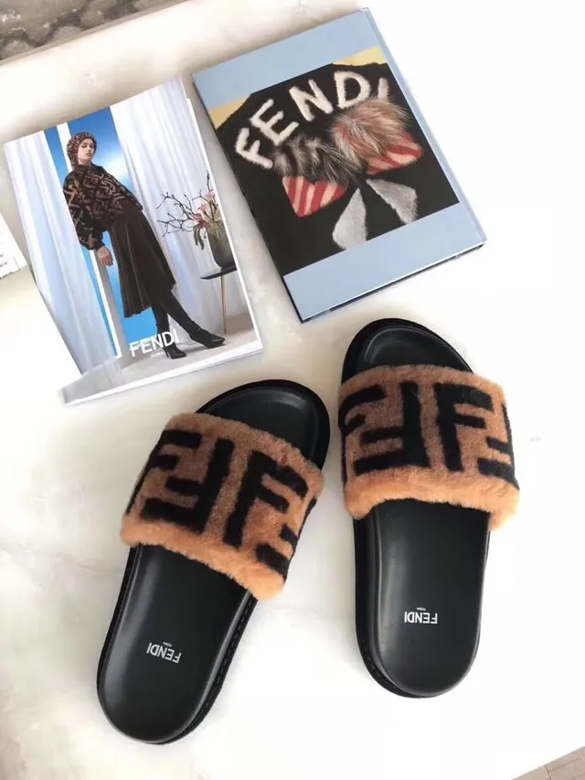 Fendi Fourrure Slide Noir et Marron FF Logo Pantoufles 5