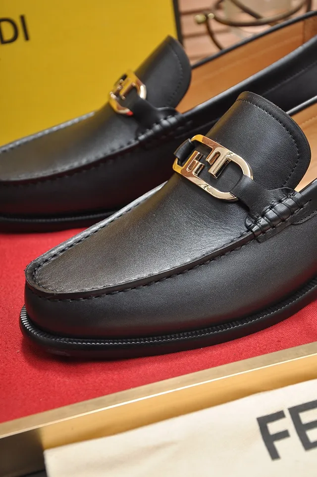 Fendi Gancini Couro Preto Fivela Dourada Mocassins 2