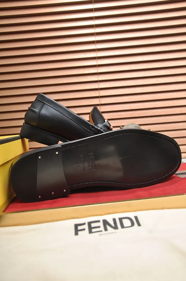 Fendi Gancini Couro Preto Fivela Dourada Mocassins 3
