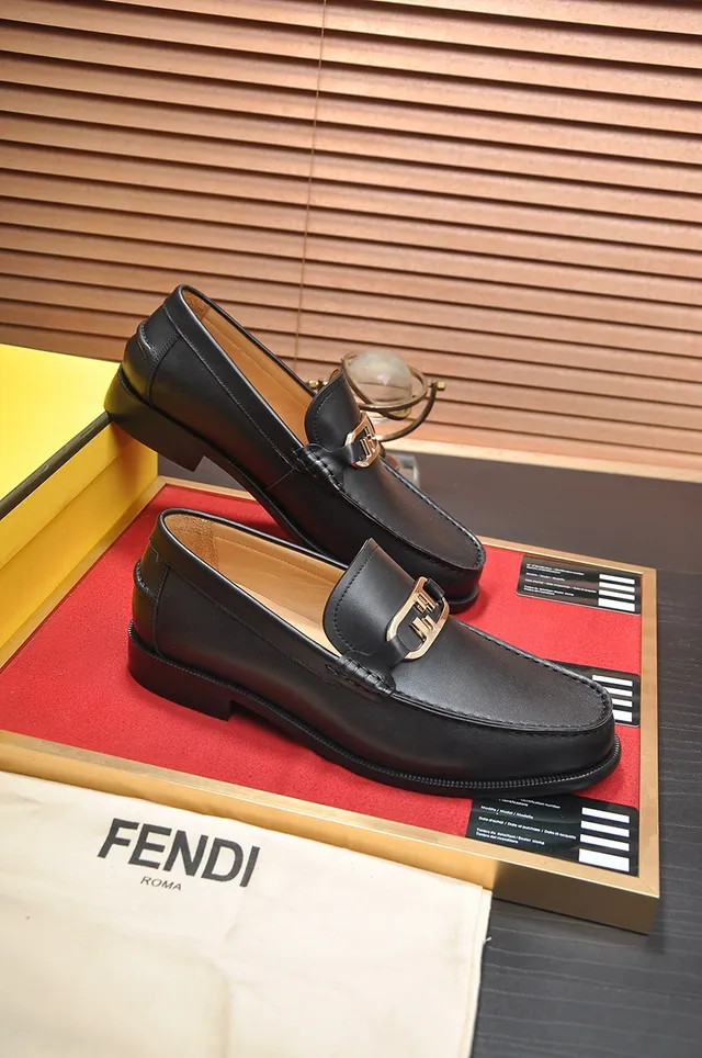 Fendi Gancini Couro Preto Fivela Dourada Mocassins 4