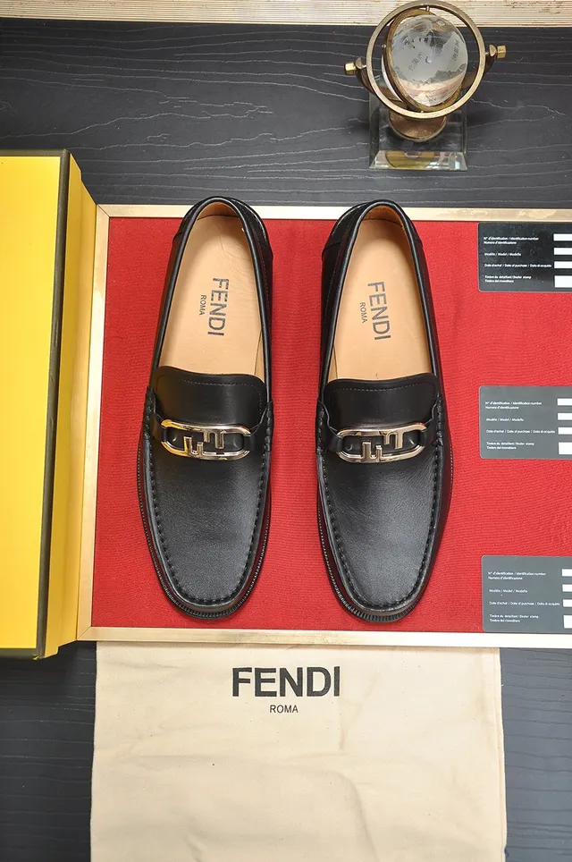 Fendi Gancini Couro Preto Fivela Dourada Mocassins 5