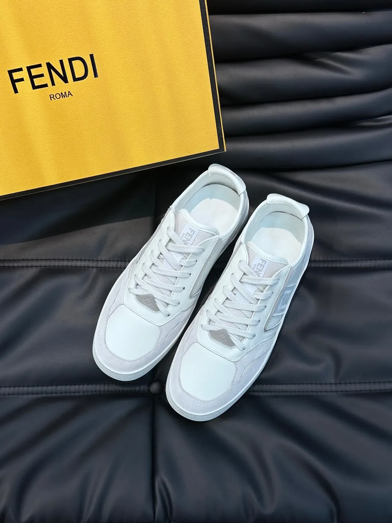 Fendi Gris Blanc Perforé Daim Tonal FF Broderie Lifestyle Sneakers 2