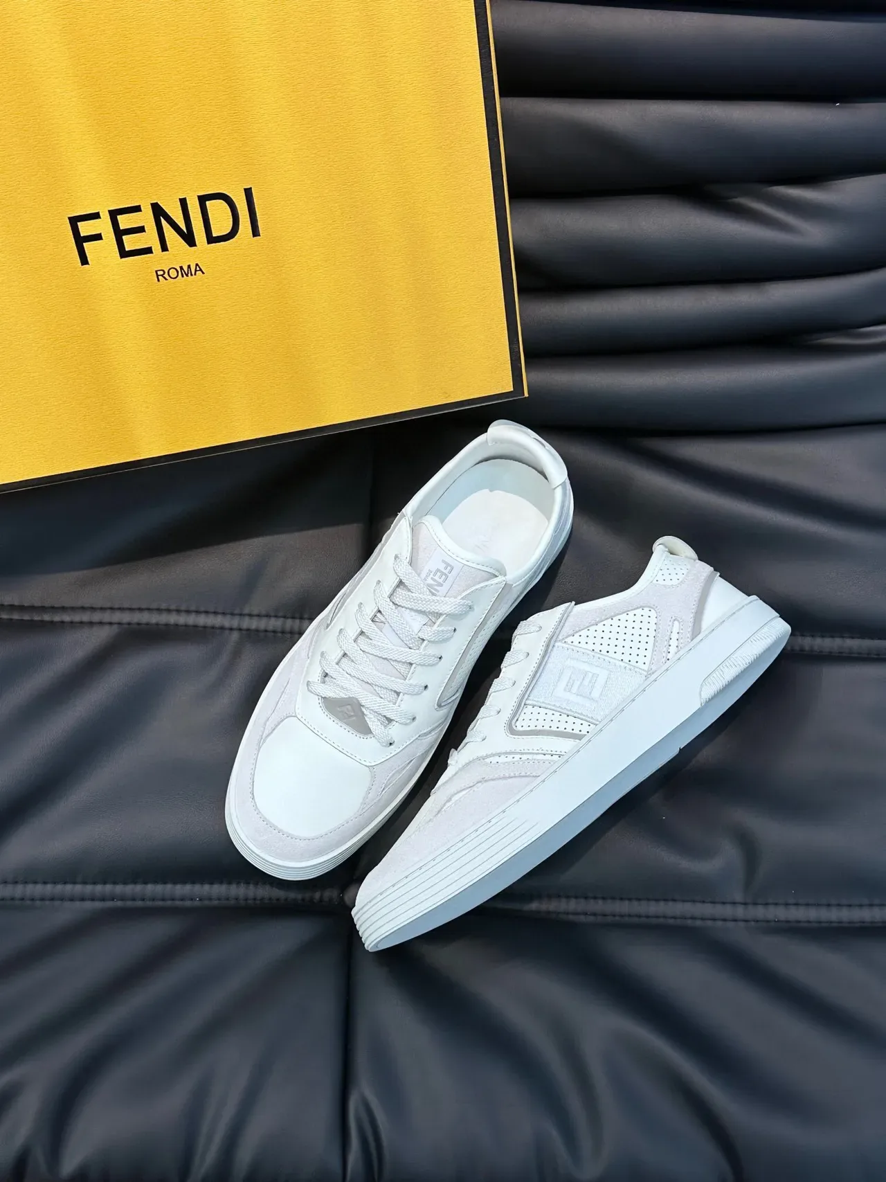 Fendi Gris Blanc Perforé Daim Tonal FF Broderie Lifestyle Sneakers 3