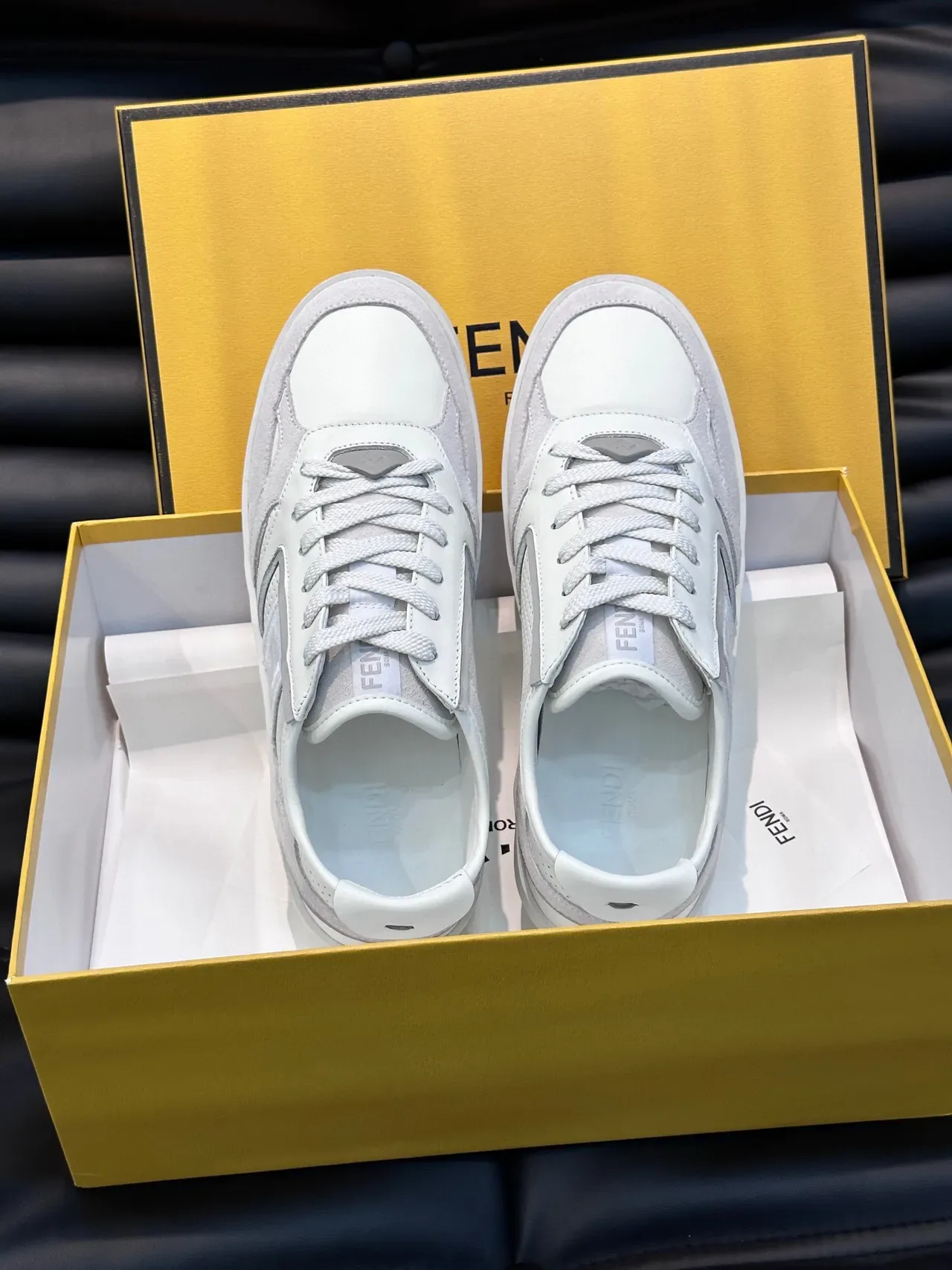 Fendi Gris Blanc Perforé Daim Tonal FF Broderie Lifestyle Sneakers 5