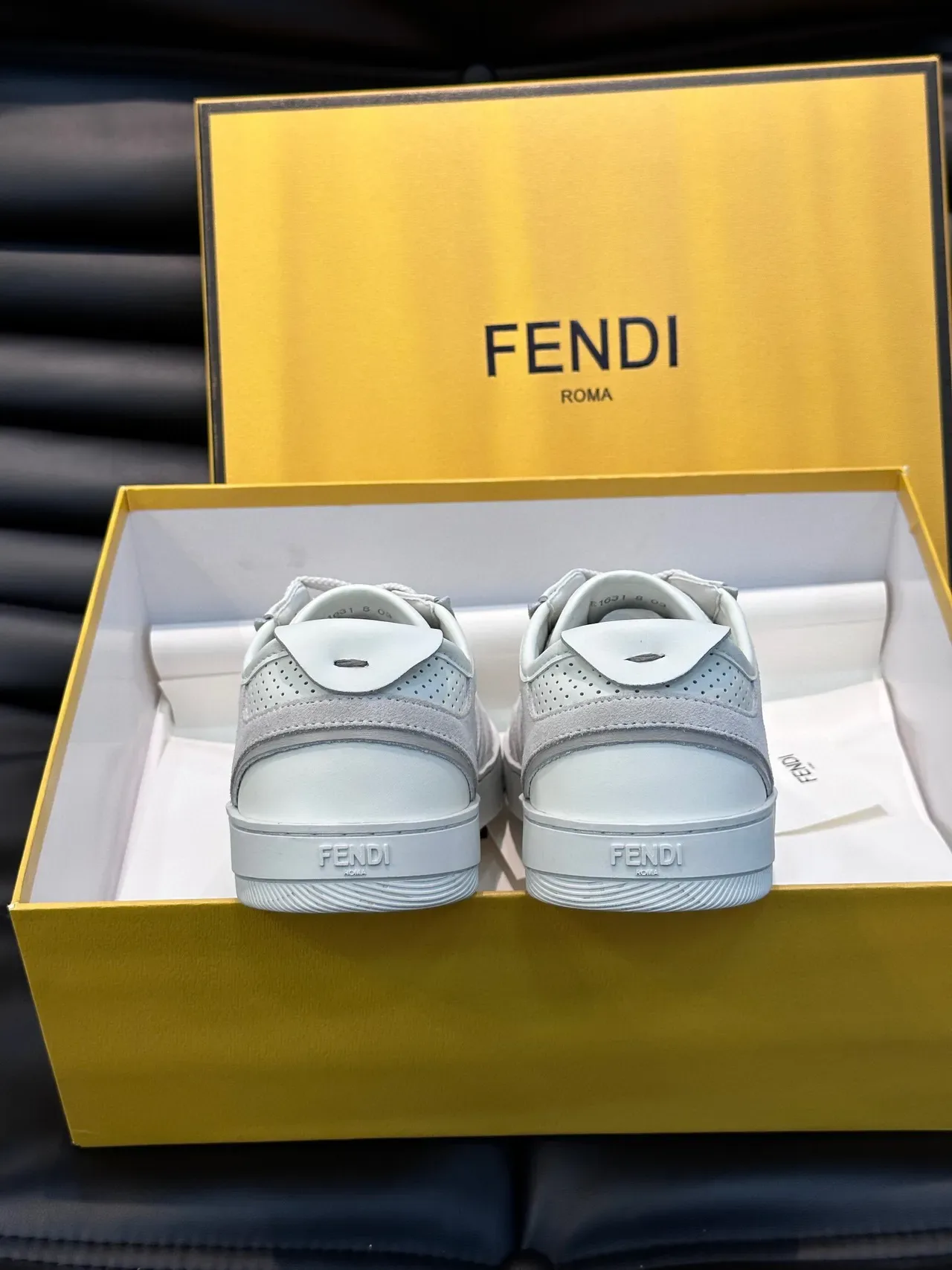 Fendi Gris Blanc Perforé Daim Tonal FF Broderie Lifestyle Sneakers 6