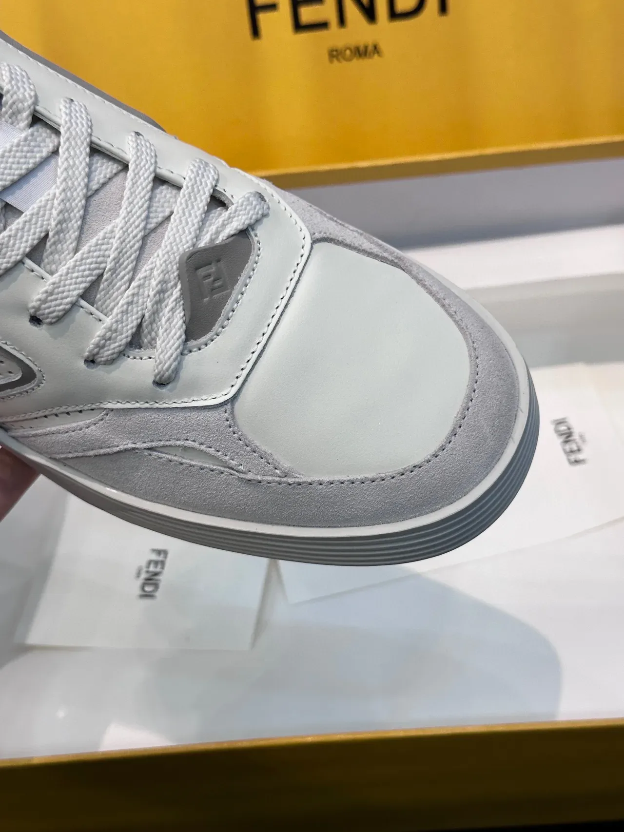 Fendi Gris Blanc Perforé Daim Tonal FF Broderie Lifestyle Sneakers 8