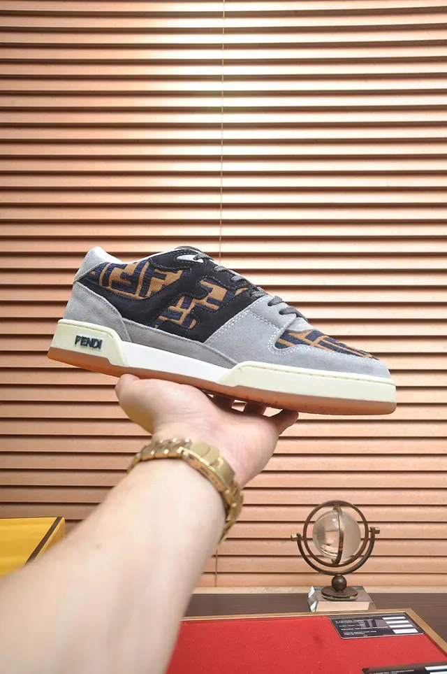 Fendi Monogram-Print Sneakers Lifestyle en daim et textile avec impression Monogram 2