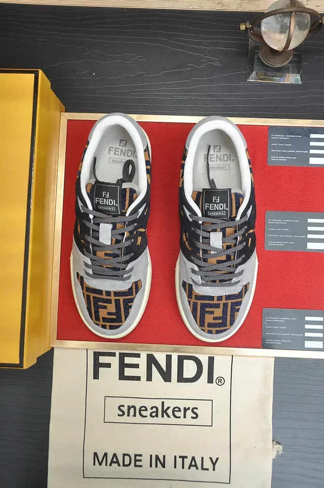 Fendi Monogram-Print Sneakers Lifestyle en daim et textile avec impression Monogram 3