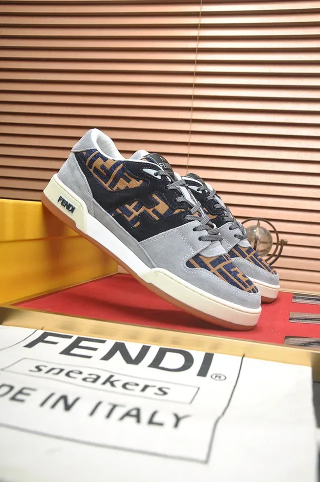 Fendi Monogram-Print Sneakers Lifestyle en daim et textile avec impression Monogram 4