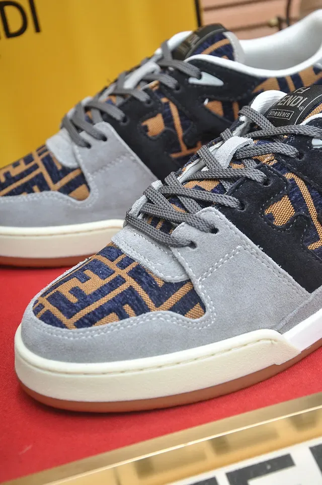 Fendi Monogram-Print Sneakers Lifestyle en daim et textile avec impression Monogram 8