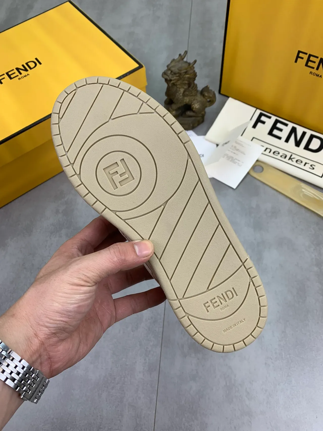 Fendi Chaussures Lifestyle Rosa Beige Mixed-Material Upper Perforated Toe Cap 2