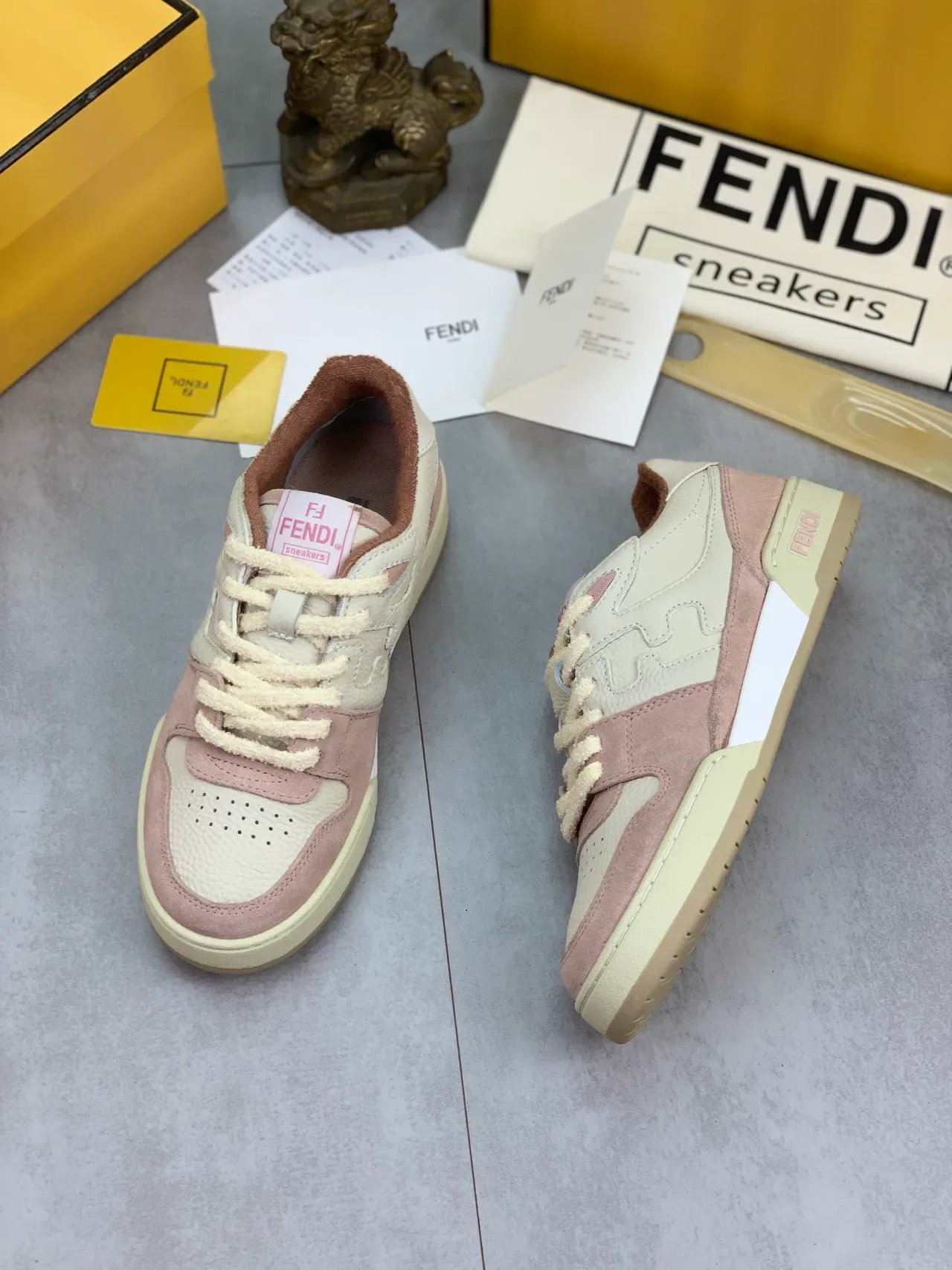Fendi Chaussures Lifestyle Rosa Beige Mixed-Material Upper Perforated Toe Cap 5