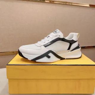Fendi Runner सफेद और काला मोटी सोल वाली स्नीकर्स