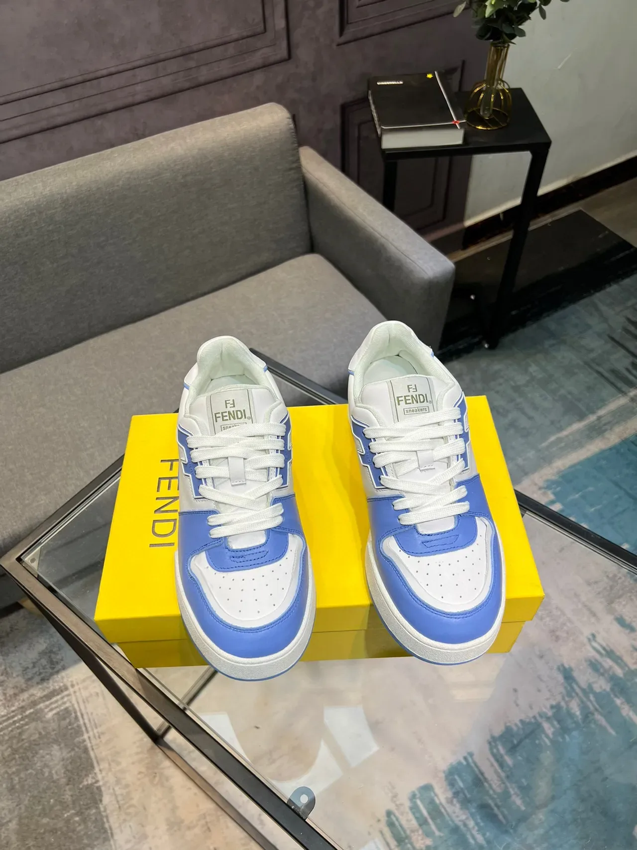 Fendi Sneakers Brancas e Azuis Bloqueadas por Cor Sneakers Lifestyle 7