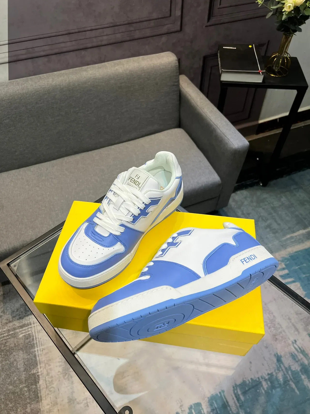 Fendi Sneakers Brancas e Azuis Bloqueadas por Cor Sneakers Lifestyle 8