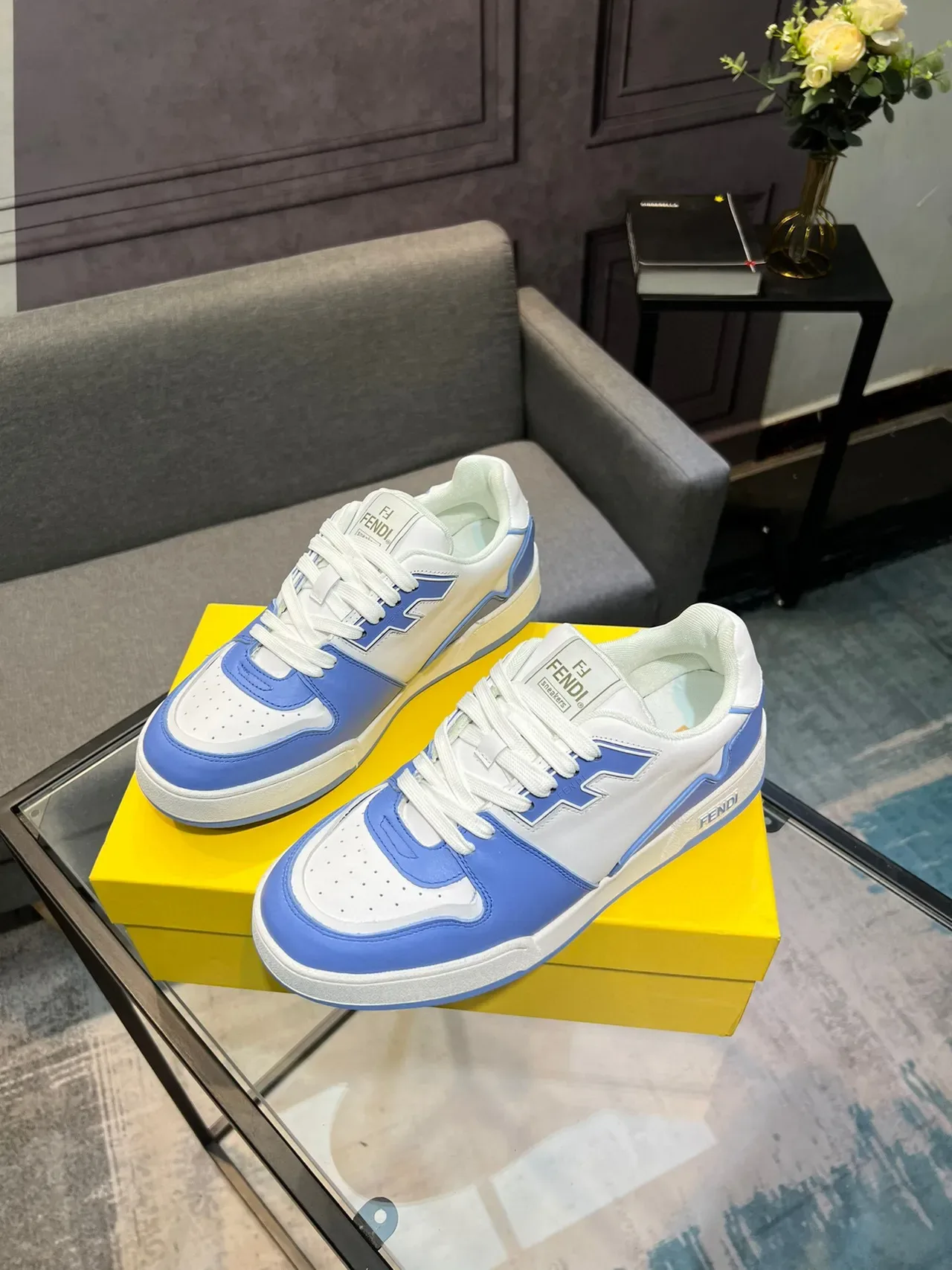 Fendi Sneakers Brancas e Azuis Bloqueadas por Cor Sneakers Lifestyle 9