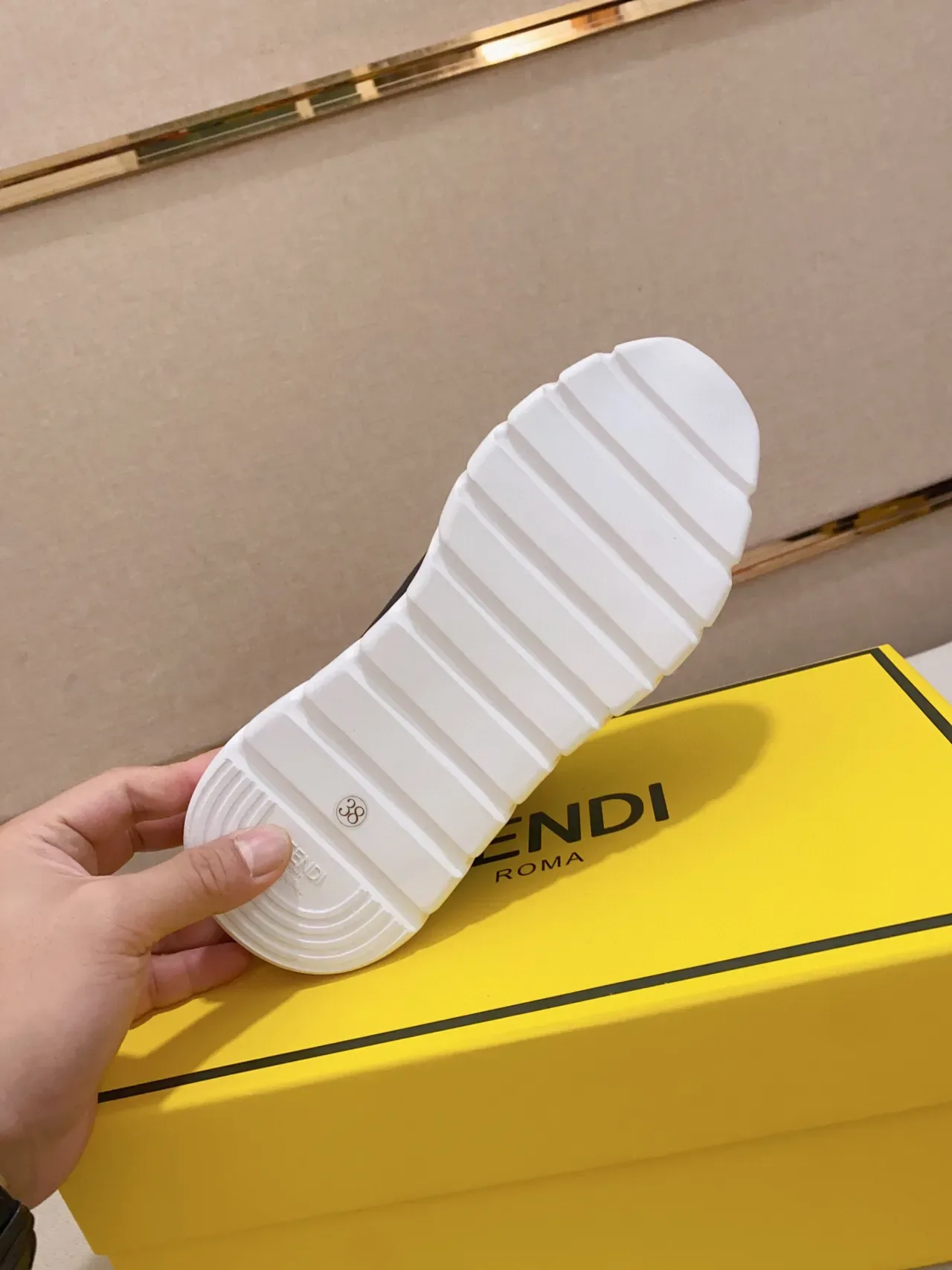 Fendi Speed Trainer Preto e Branco FF Monograma Tênis Lifestyle 2