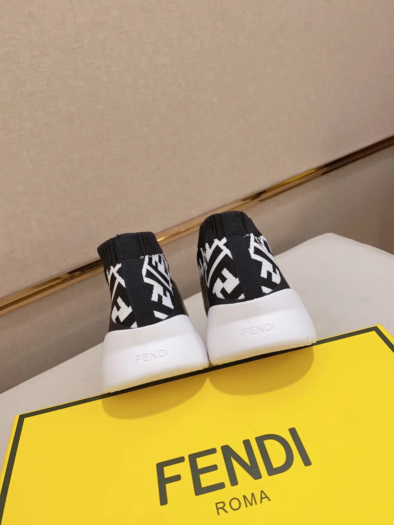 Fendi Speed Trainer Preto e Branco FF Monograma Tênis Lifestyle 3