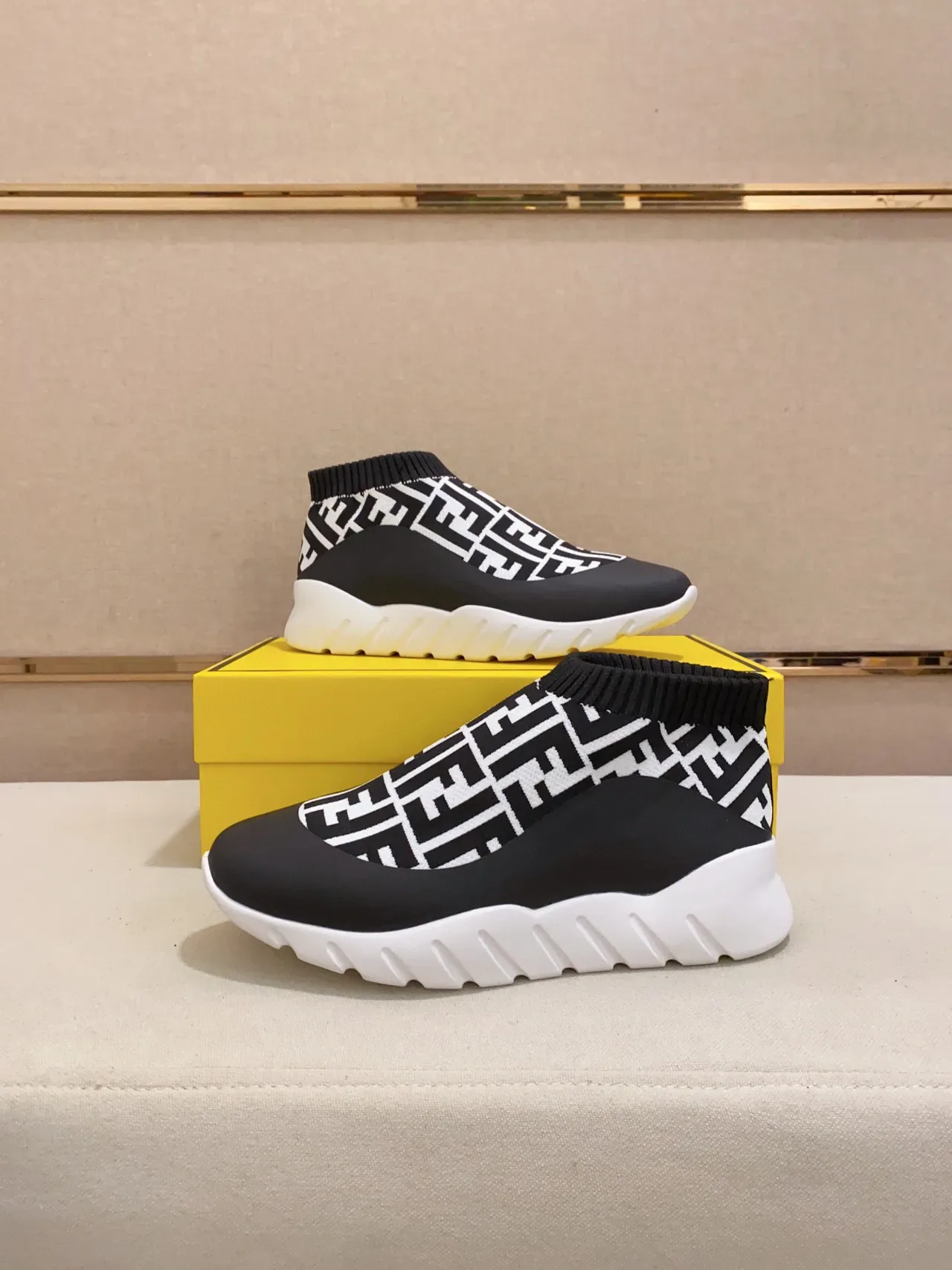 Fendi Speed Trainer Preto e Branco FF Monograma Tênis Lifestyle 4