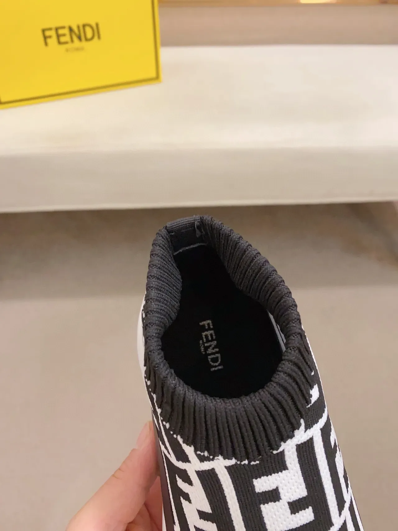 Fendi Speed Trainer Preto e Branco FF Monograma Tênis Lifestyle 6