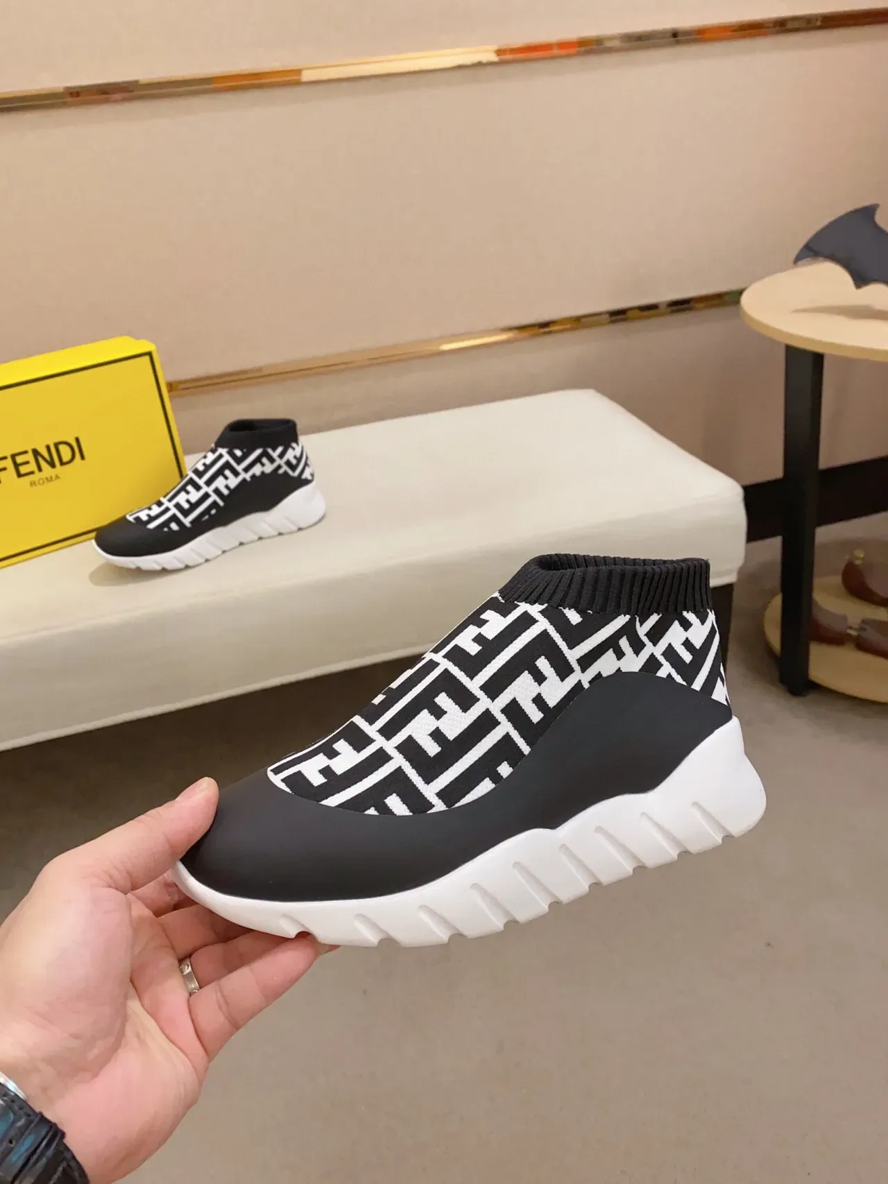 Fendi Speed Trainer Preto e Branco FF Monograma Tênis Lifestyle 8