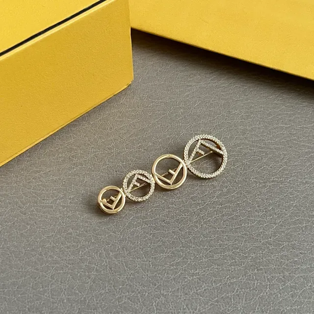 Boucles d'oreilles Fendi Triple FF Logo Pavé doré 5