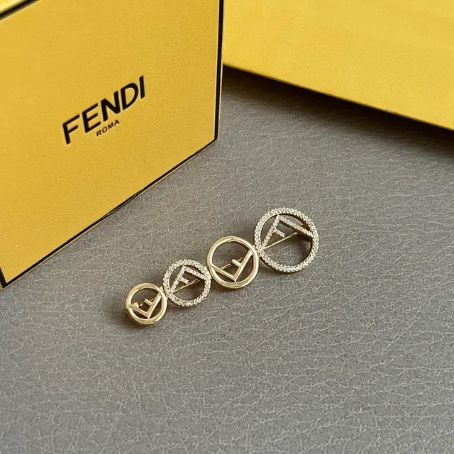 Boucles d'oreilles Fendi Triple FF Logo Pavé doré 6