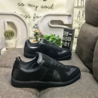 Tênis lifestyle de bico baixo todo preto panejado
