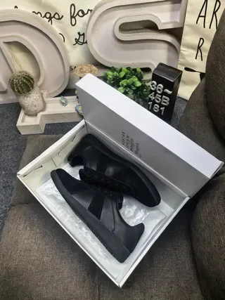 All-Black Panelled Low-Top Lifestyle Sneakers 3