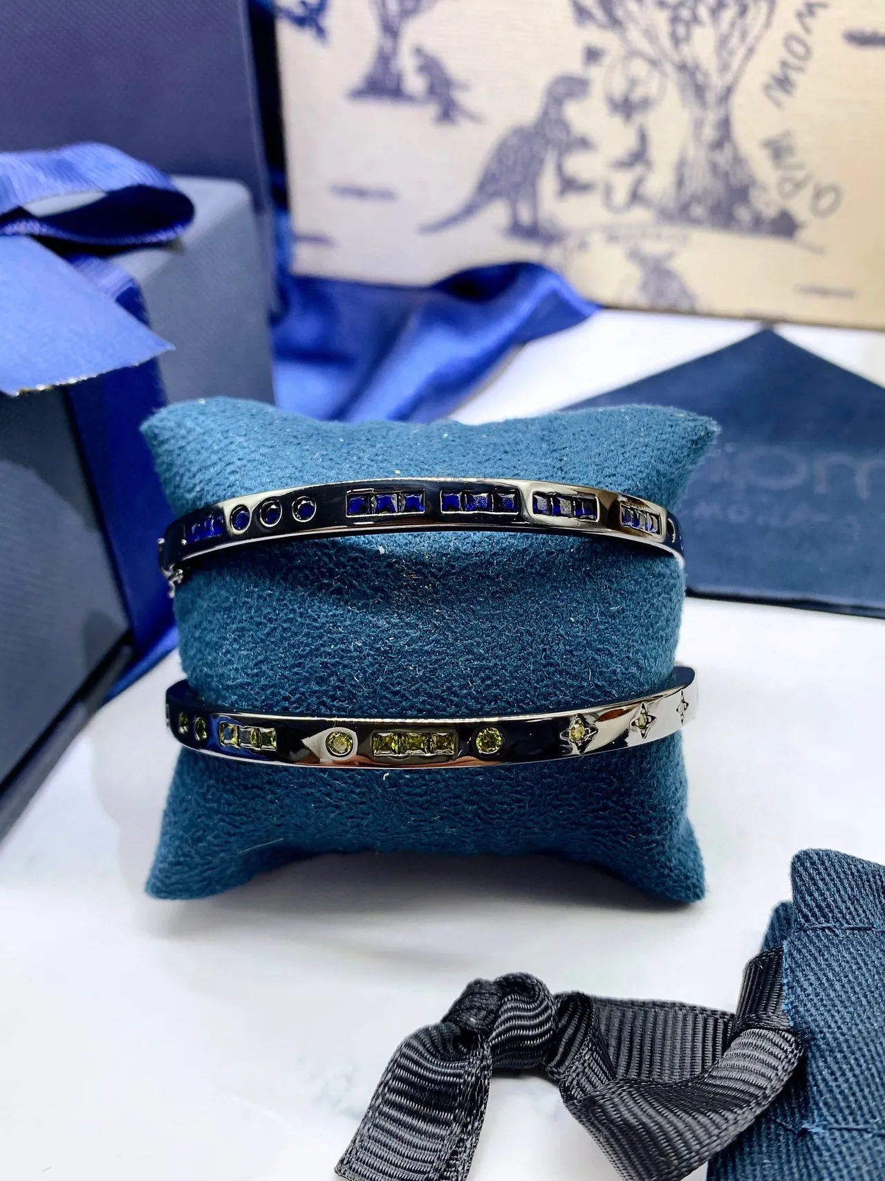 apm Monaco Bonheur Channel-Set Stone Bangle Bracelet 2