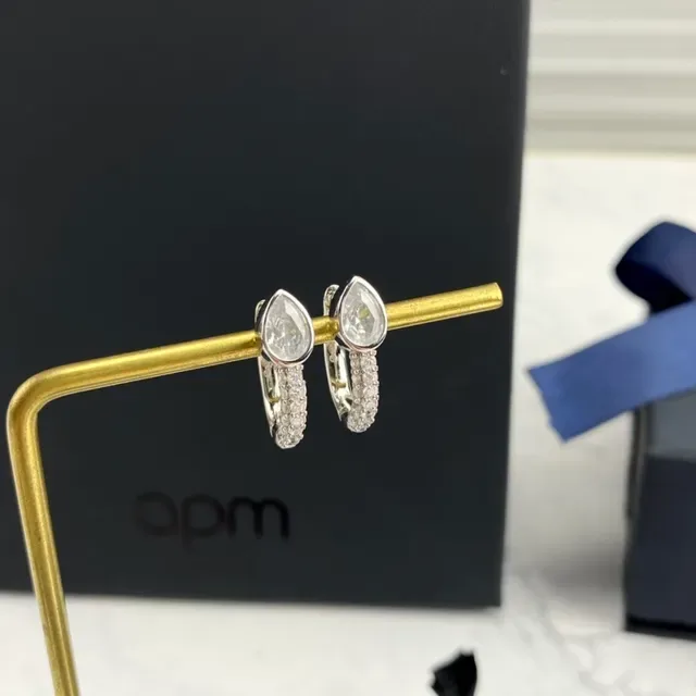 APM Monaco أقراط باند فضية بحرية شكل قطرة مرصوفة 4