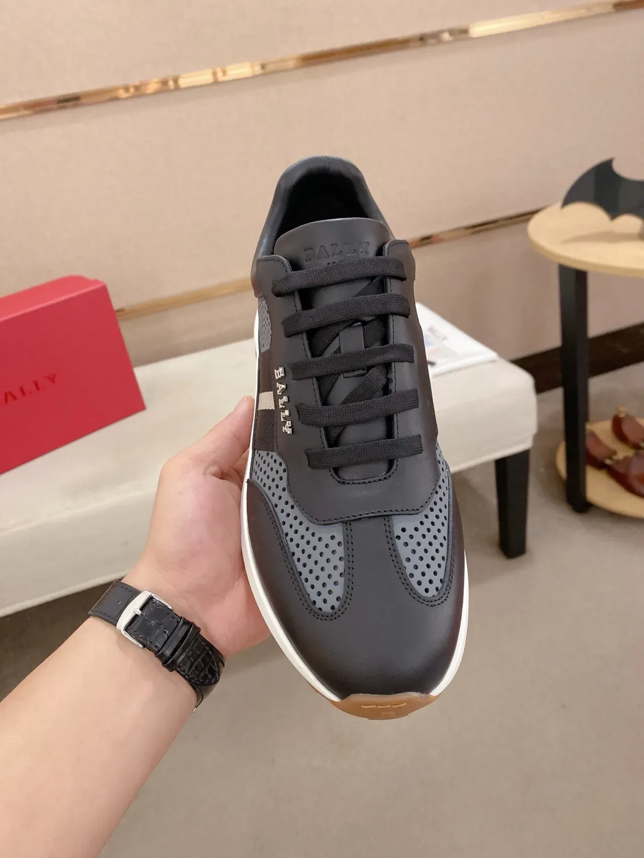 Bally أحذية رياضية نمط حياة أسود أبيض جلد مُثقب علوى لوحة جانبية مخططة 6