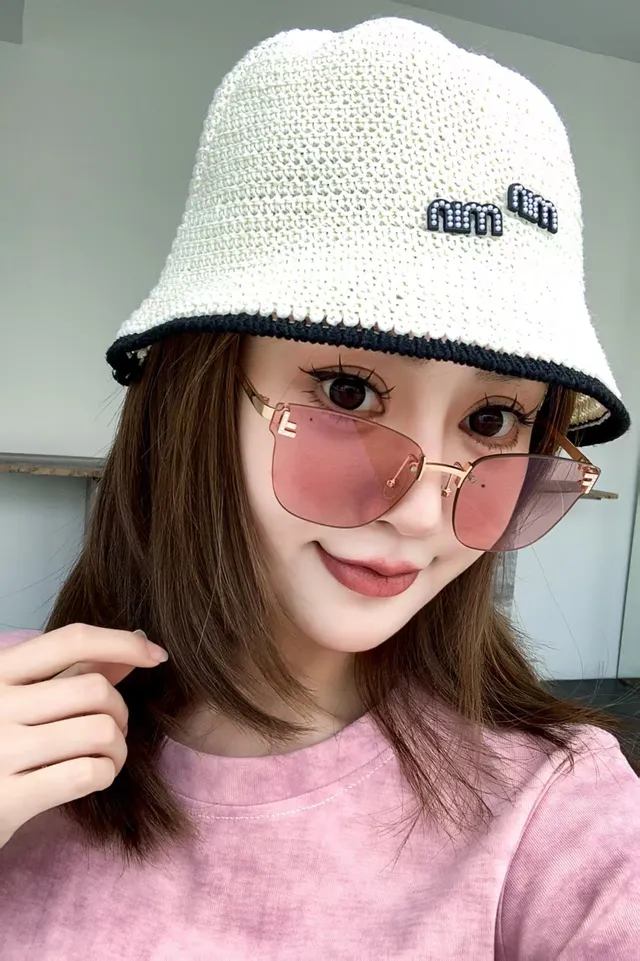Beige Noir Tissé Textura Crochet Perlé Logo Chapeau Bucket 5