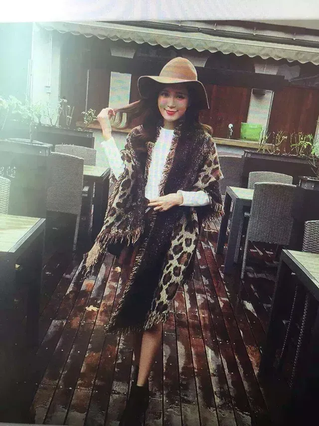 Beige Brown Knitted Leopard Print Scarve 2