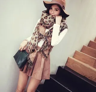 Beige Brown Knitted Leopard Print Scarve 8