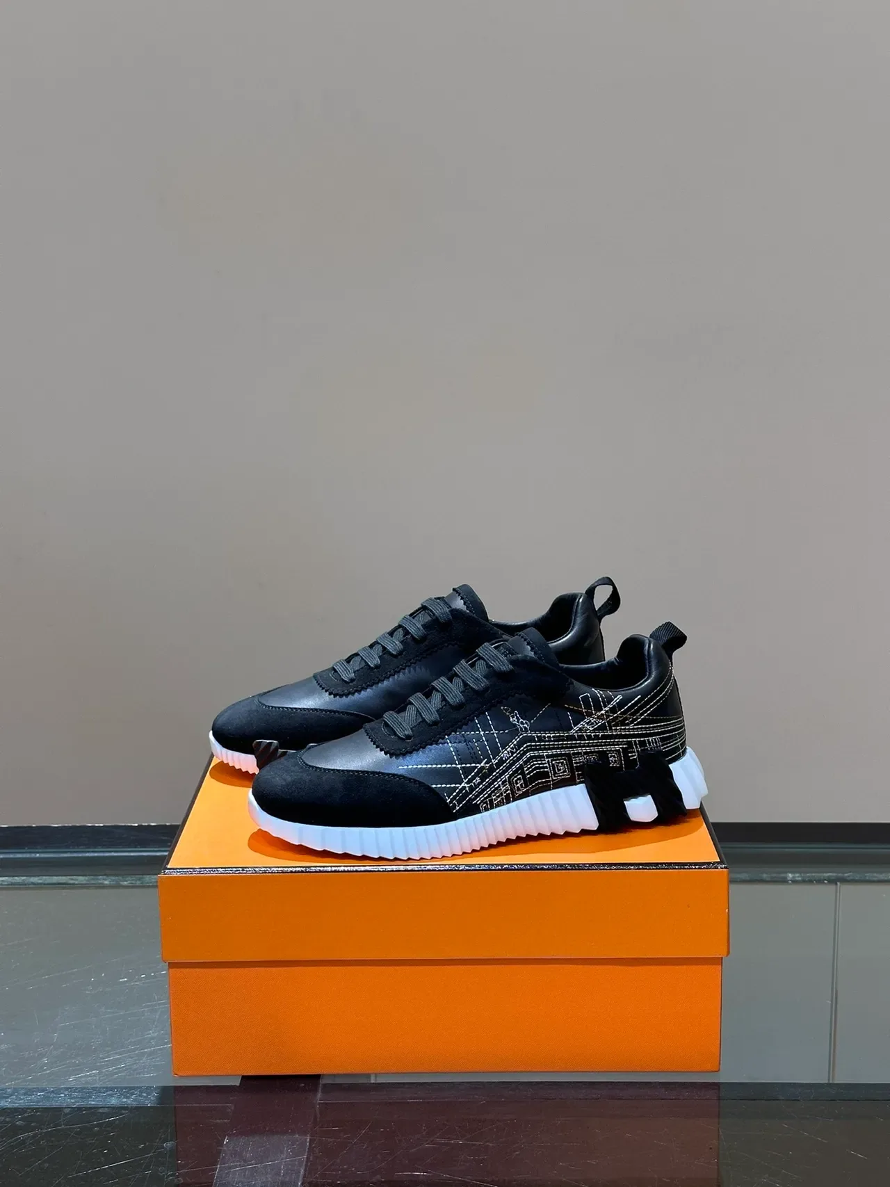 Black and White Architectural Line-Art Low-Top Lifestyle Sneakers 5