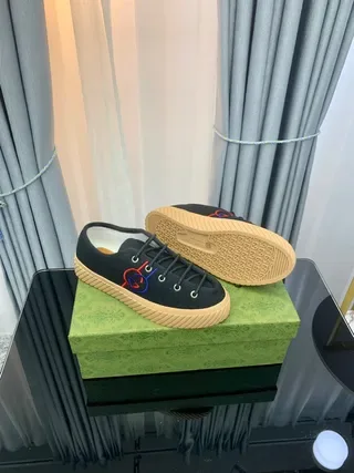 Black Beige Canvas Upper Gum-Colored Ridged Sole Lifestyle Sneakers 3