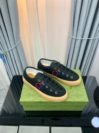 Black Beige Canvas Upper Gum-Colored Ridged Sole Lifestyle Sneakers 5
