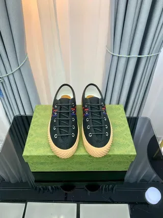 Black Beige Canvas Upper Gum-Colored Ridged Sole Lifestyle Sneakers 7