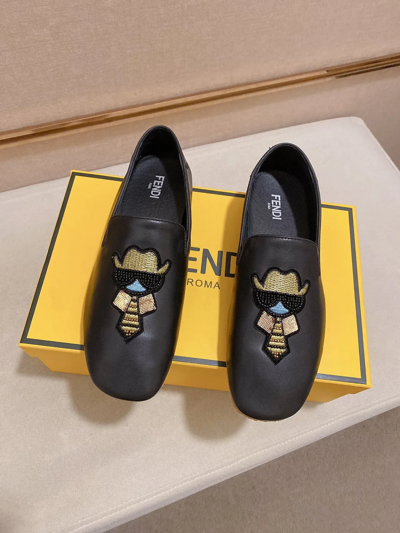 Noir Beige Cuir Brodé Motif Vamp Loafer 6